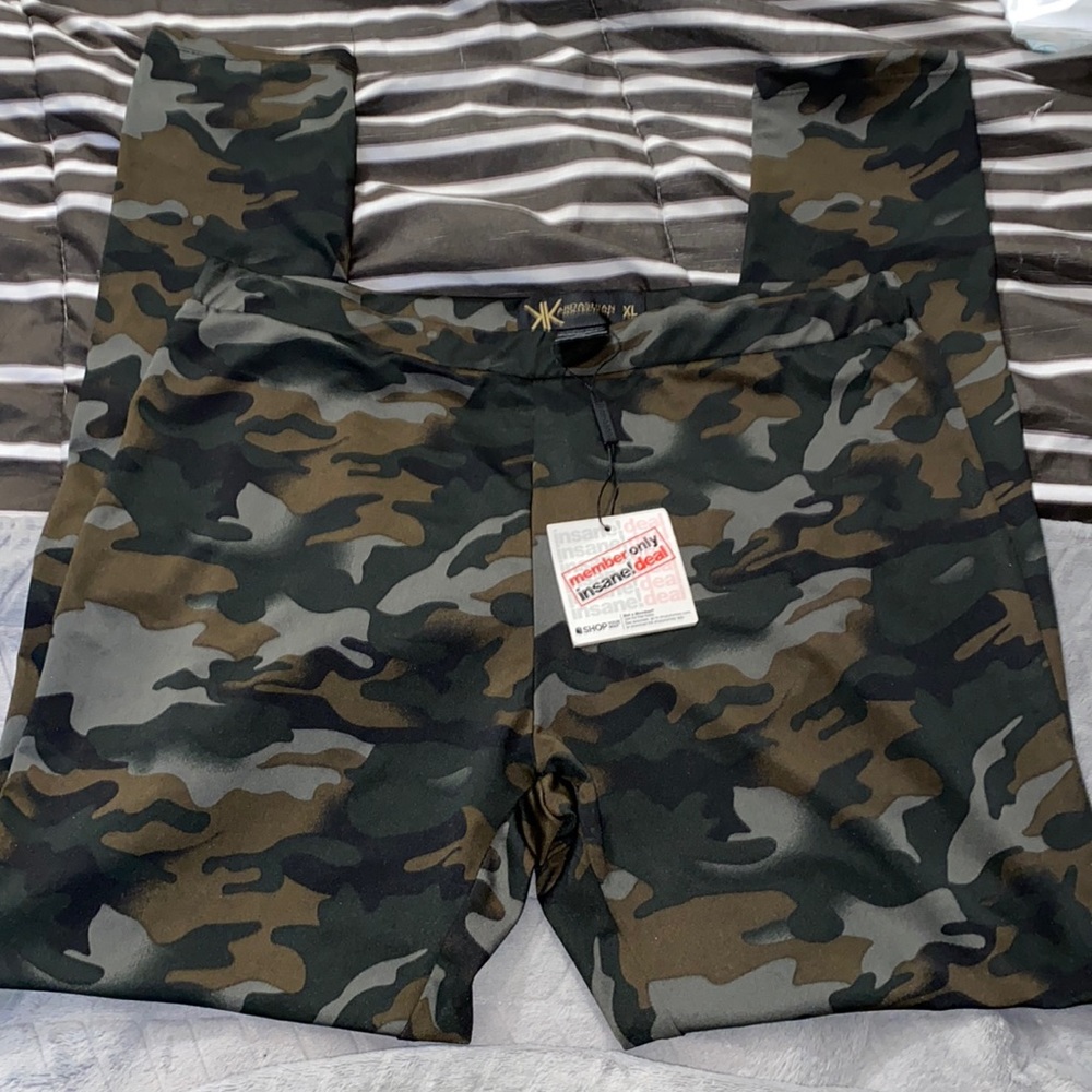 Kardashion Kollection camo legging
